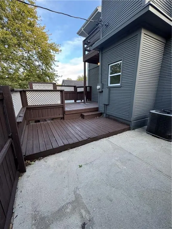 2303 Francis ST, St Joseph, MO 64501