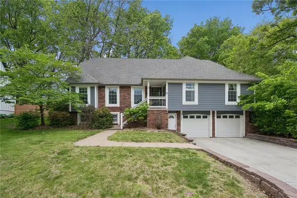 6104 Albervan ST, Shawnee, KS 66216