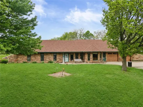 4021 Country Squire RD, Oak Grove, MO 64075