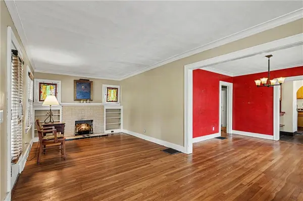 4100 Roanoke RD, Kansas City, MO 64111