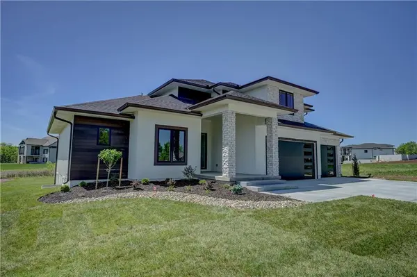 573 South Shore DR, Lake Winnebago, MO 64034