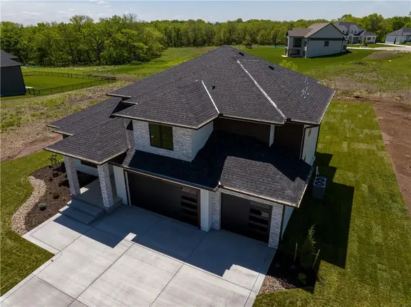573 South Shore DR, Lake Winnebago, MO 64034