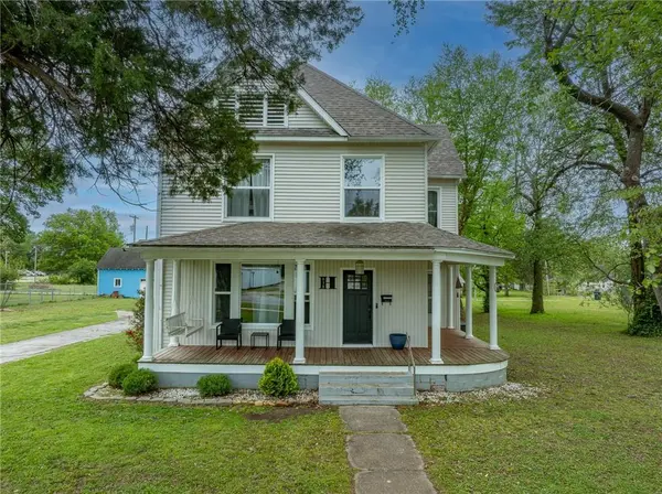 618 E Maple ST, Columbus, KS 66725