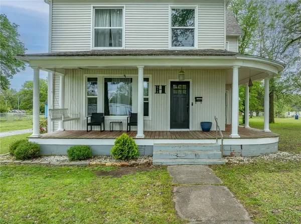 618 E Maple ST, Columbus, KS 66725