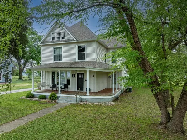 618 E Maple ST, Columbus, KS 66725