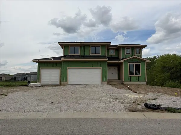 3949 SW Flintrock DR, Lee's Summit, MO 64082