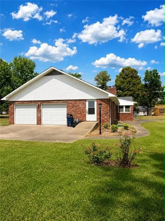 710 S Vermont AVE, Columbus, KS 66725