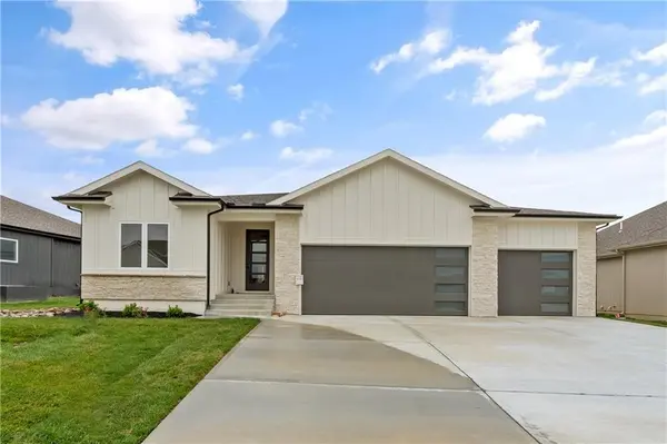 4125 NE Dearborn LN, Lee's Summit, MO 64064