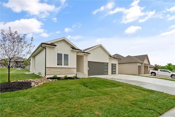 4125 NE Dearborn LN, Lee's Summit, MO 64064