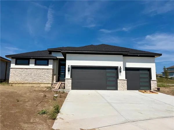 25510 W 114th TER, Olathe, KS 66061