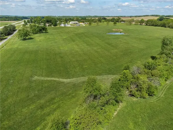 30500 E US-24 HWY, Buckner, MO 64016