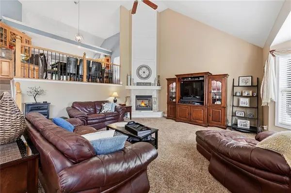 2500 SW Kristin DR, Lee's Summit, MO 64082
