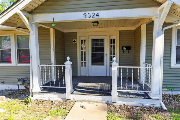 9324 E 15th ST, Independence, MO 64052