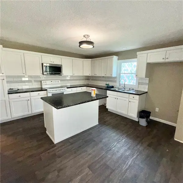 401 W Chestnut ST, Archie, MO 64725