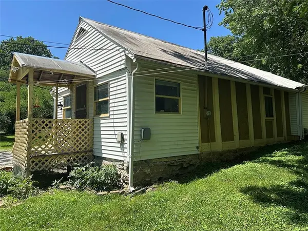 2332 Park LN, Oak Grove, MO 64075