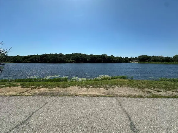 2332 Park LN, Oak Grove, MO 64075
