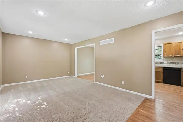 1819 S STAGECOACH DR, Olathe, KS 66062