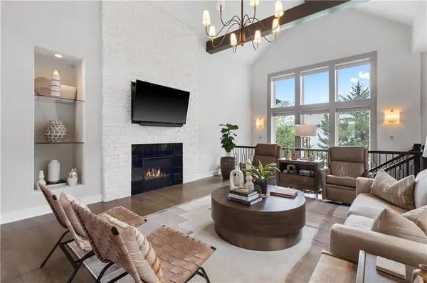 10909 W 172nd ST, Overland Park, KS 66221