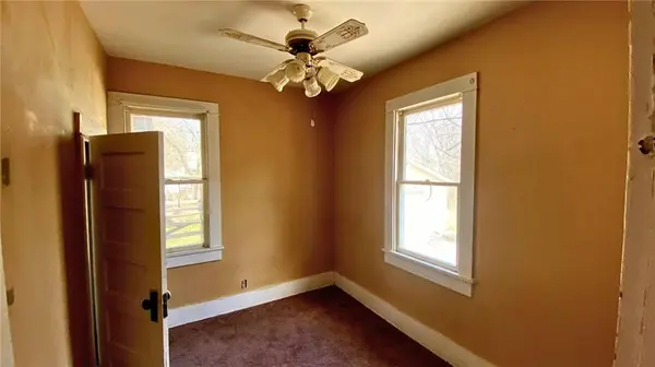 309 E Culton ST, Warrensburg, MO 64093