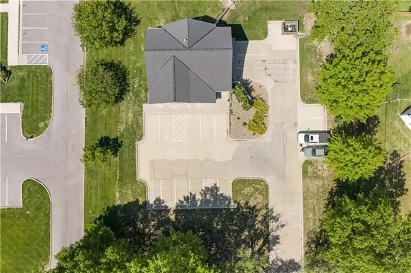 10800 E 77th TER, Raytown, MO 64138