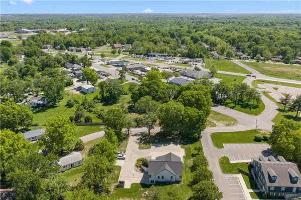 10800 E 77th TER, Raytown, MO 64138