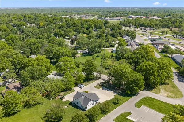 10800 E 77th TER, Raytown, MO 64138