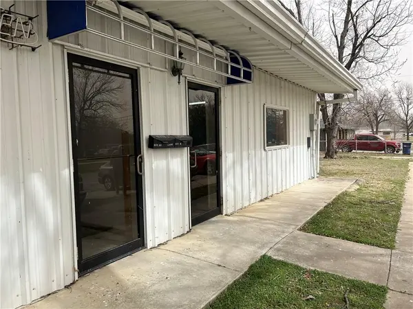 400 N Mcgee ST, Caney, KS 67333