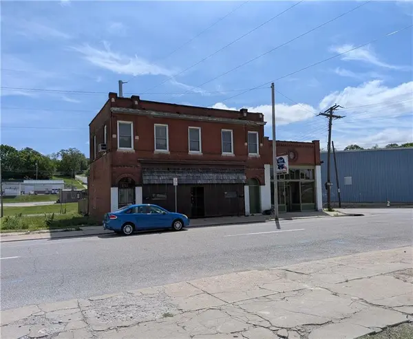 1001 N 3rd ST, St Joseph, MO 64501