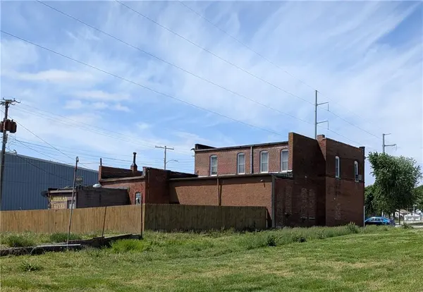 1001 N 3rd ST, St Joseph, MO 64501