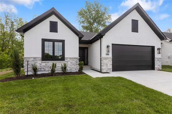 9737 N Lucerne AVE, Kansas City, MO 64153
