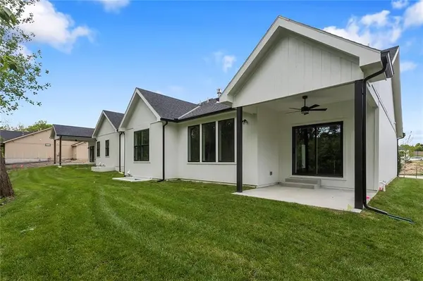 9737 N Lucerne AVE, Kansas City, MO 64153