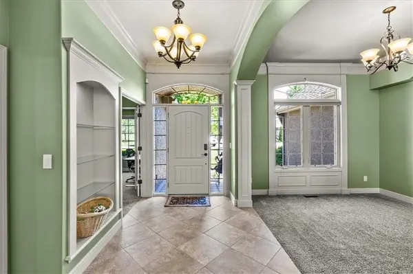 8070 Green Glades CT, Parkville, MO 64152