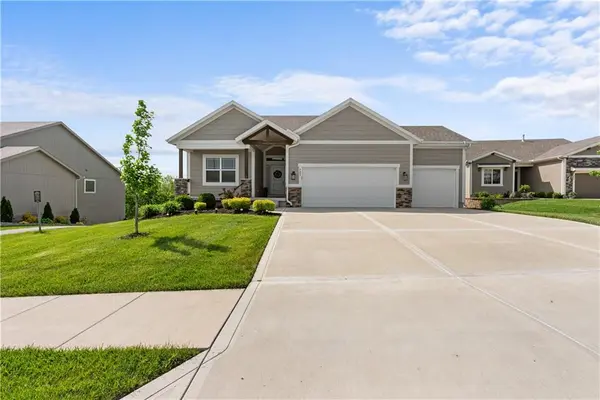 202 NW Joshua DR, Lee's Summit, MO 64081