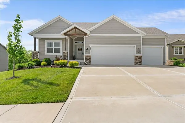 202 NW Joshua DR, Lee's Summit, MO 64081
