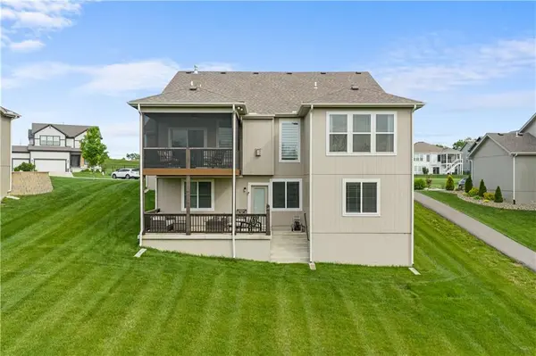 202 NW Joshua DR, Lee's Summit, MO 64081