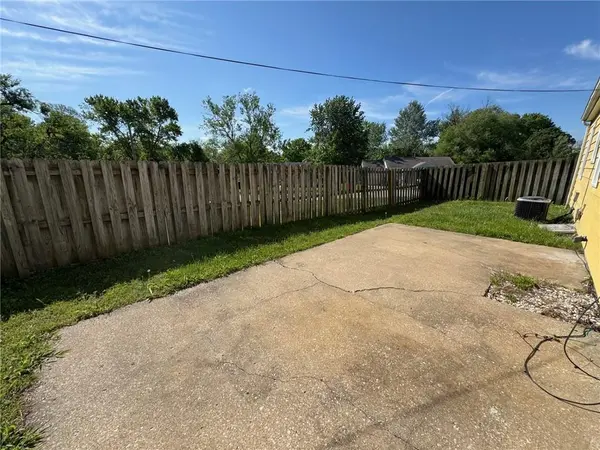 405 10th TER, Warrensburg, MO 64093