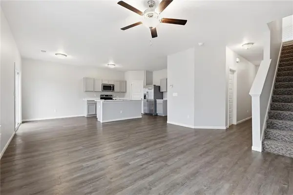 21305 W 215th TER, Spring Hill, KS 66083