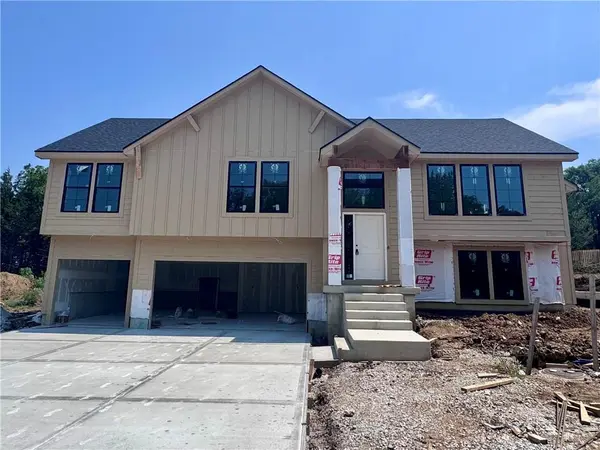 8485 Eagle Creek DR, De Soto, KS 66018