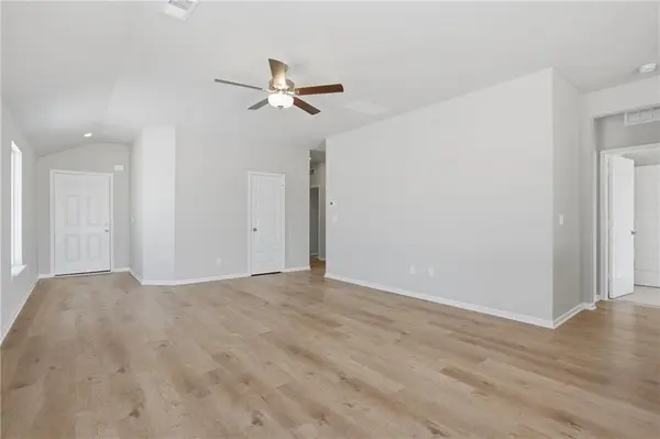 468 Valley View DR, Tonganoxie, KS 66086