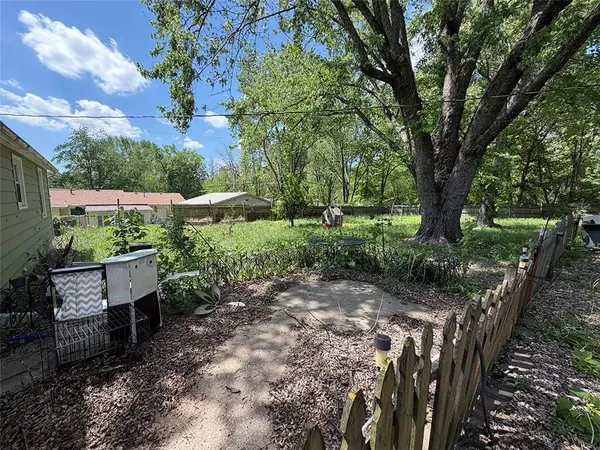 232 S County Line RD, Windsor, MO 65360