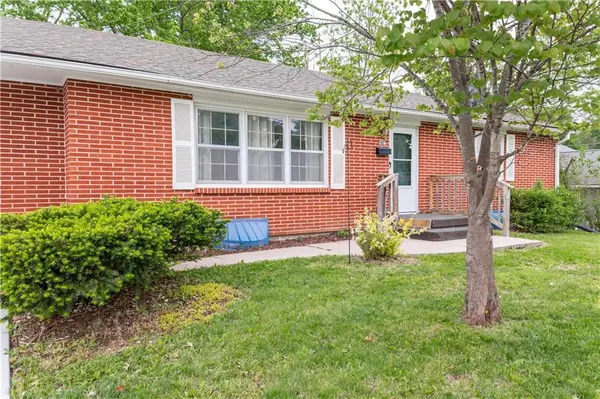 710 N Brunswick AVE, Marshall, MO 65340