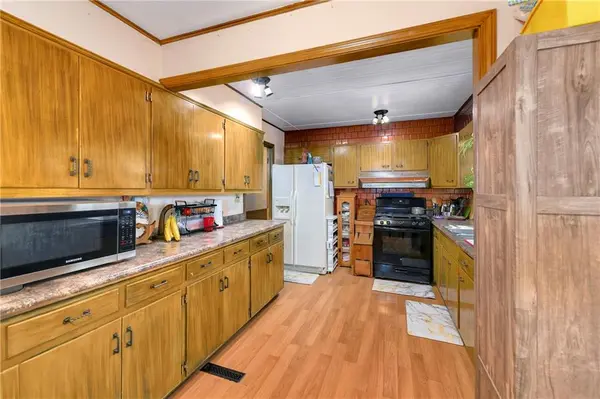 8855 E 53rd TER, Raytown, MO 64133