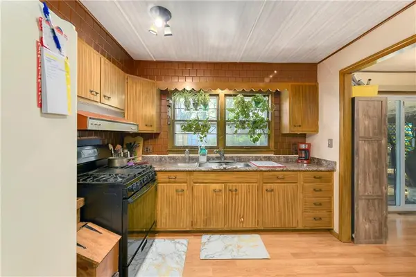 8855 E 53rd TER, Raytown, MO 64133