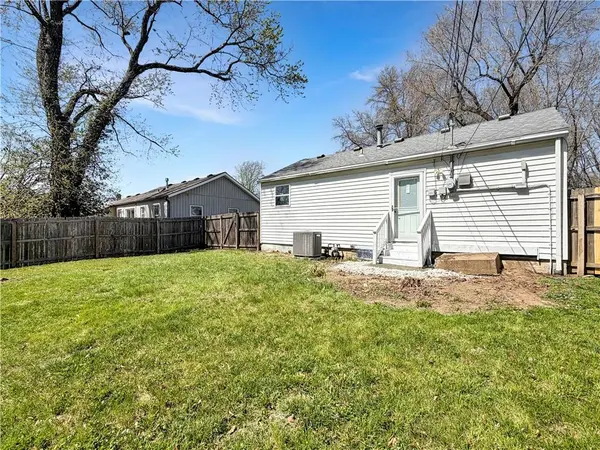 1005 NE 44th ST, Kansas City, MO 64116