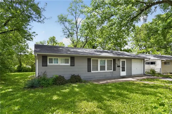 11012 Cambridge AVE, Kansas City, MO 64134