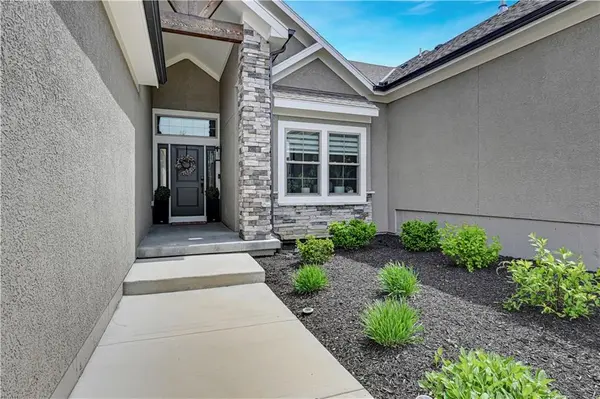 12973 S Alden ST, Olathe, KS 66062