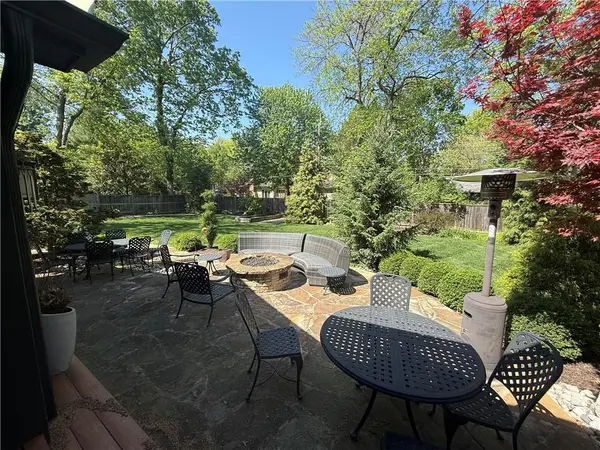 3810 W 65th TER, Mission Hills, KS 66208