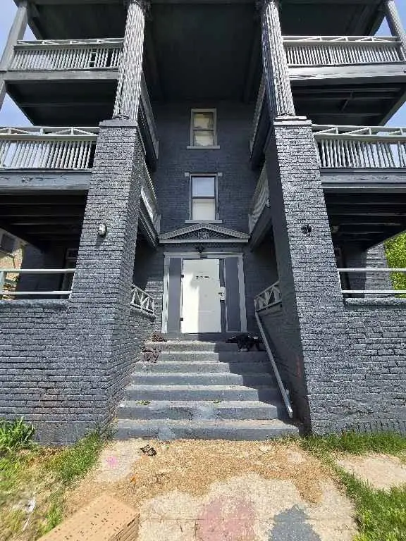 3300 E Linwood BLVD, Kansas City, MO 64128