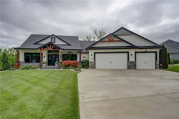 4 Black Hawk DR, Lake Winnebago, MO 64034