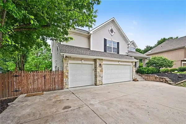 4304 Kensington DR, St Joseph, MO 64506